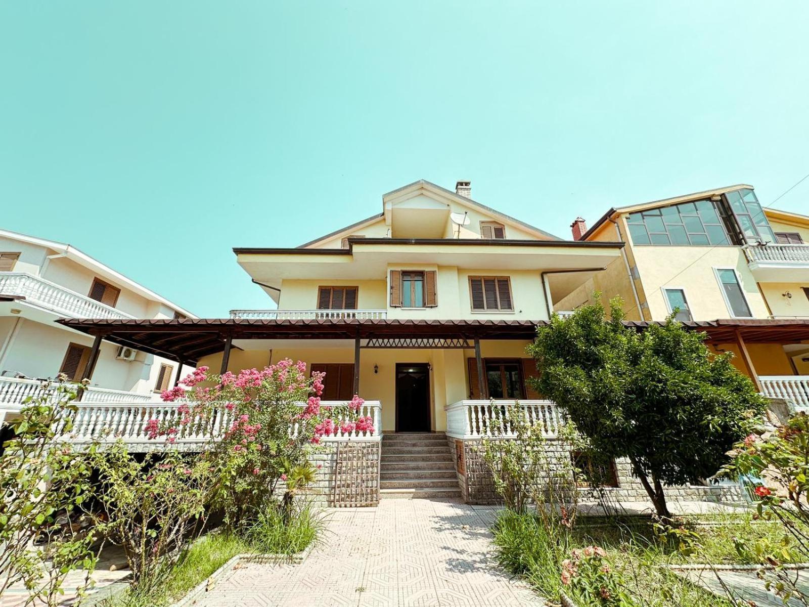 Vizion Hotel Shkodër Buitenkant foto