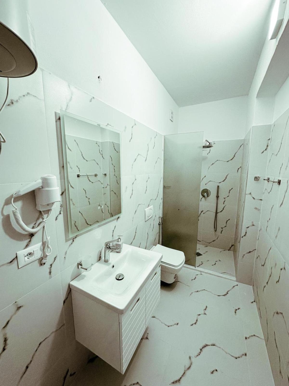 Vizion Hotel Shkodër Buitenkant foto