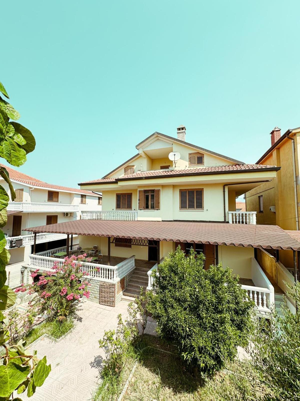 Vizion Hotel Shkodër Buitenkant foto